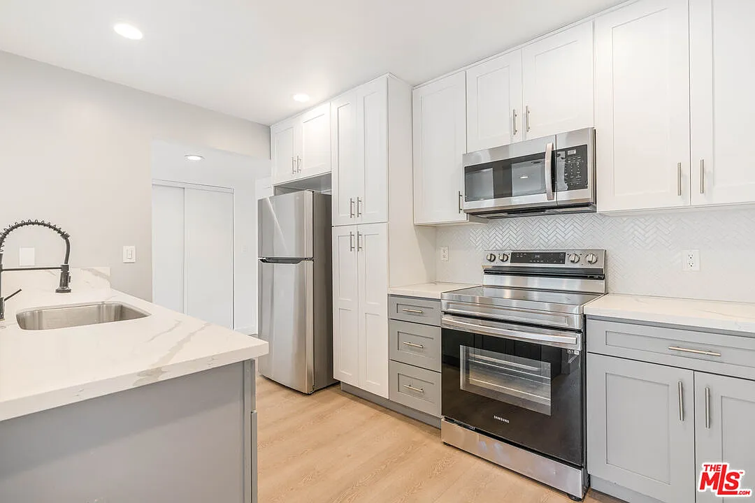1 bed, 1.0 bath, 807 sqft, $2,850 — Photo 1