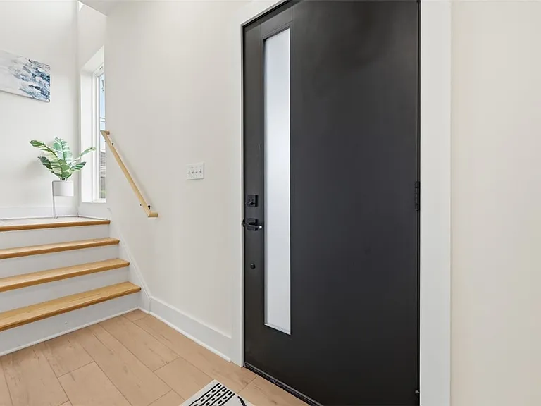 1361 Hawthorne St — Photo 32