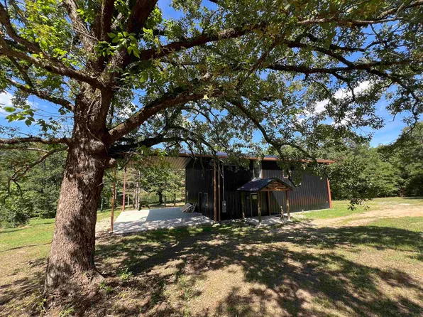 1620 Woodland Dr, Cave City, AR 72521