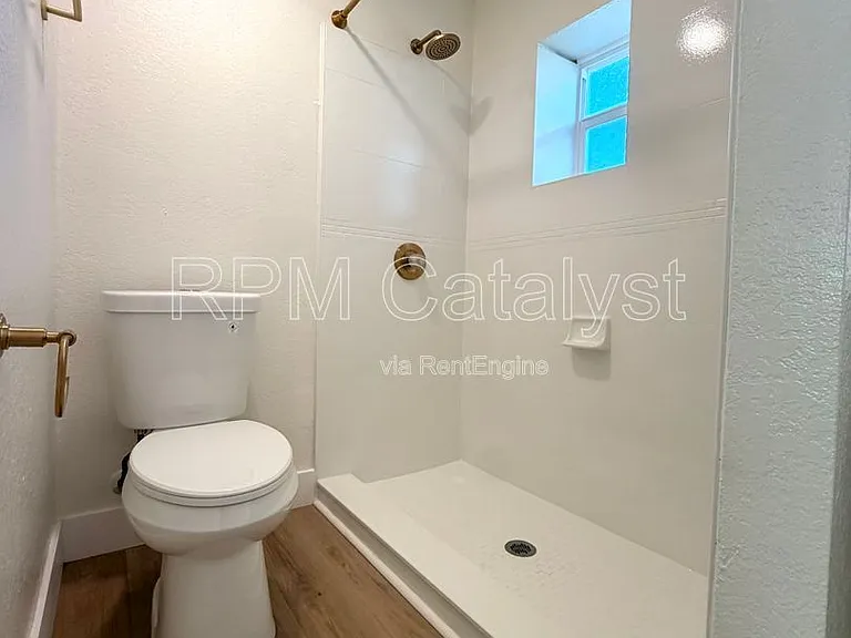 6905 1/2 N Duncan Ave #A — Photo 2