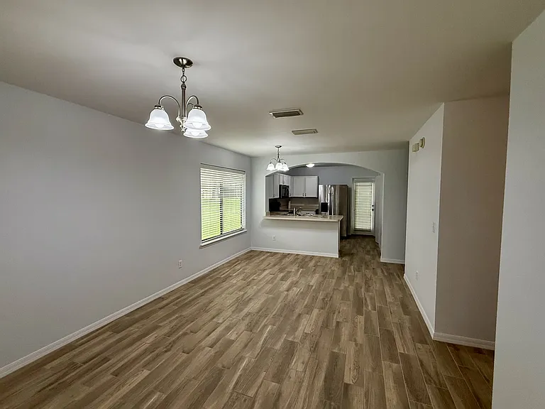 622 Briar Way Ln — Photo 2