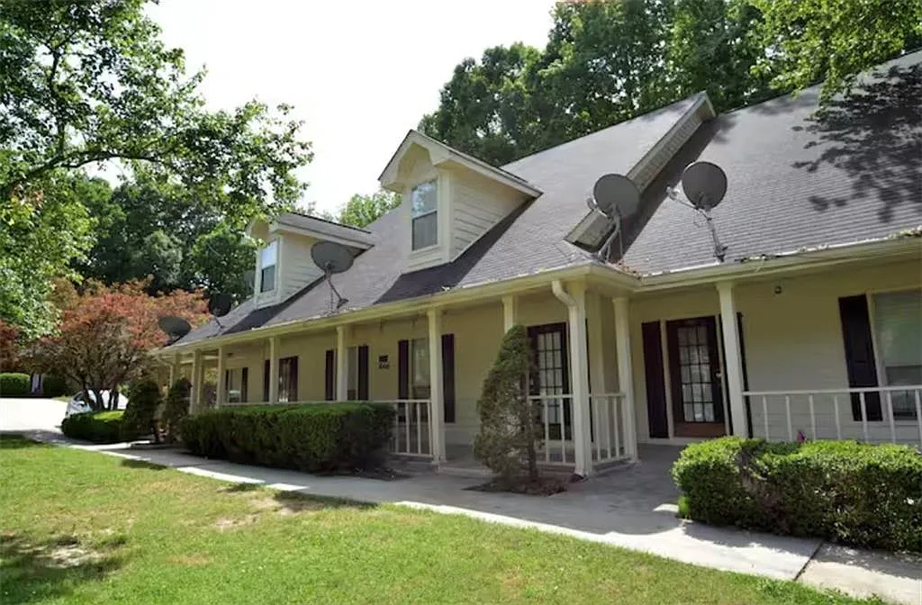 2 bed, 2.0 bath, $2,195 — Photo 2