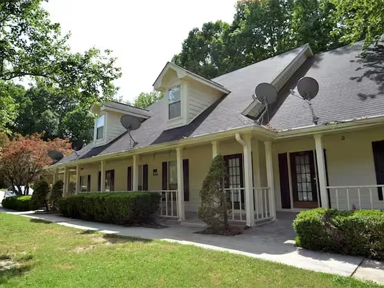 846 Park Pl NE — Photo 2