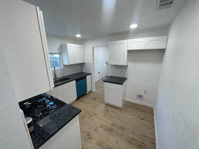 1515 W Bristol Ave — Photo 3