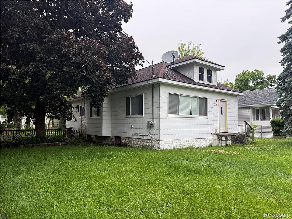 1st image of 2137 E Buder Ave