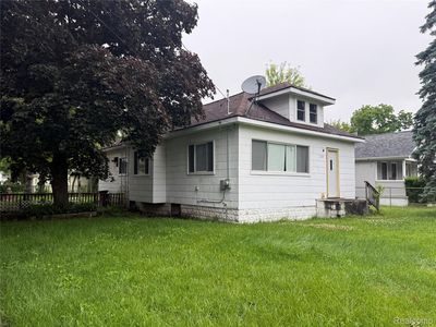2137 E Buder Ave, Burton, MI, 48529