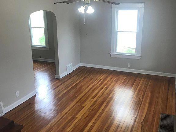 3rd image of 926 Morehead Ave SE