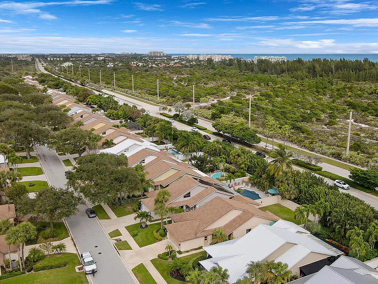 111 Seashore Dr — Photo 43
