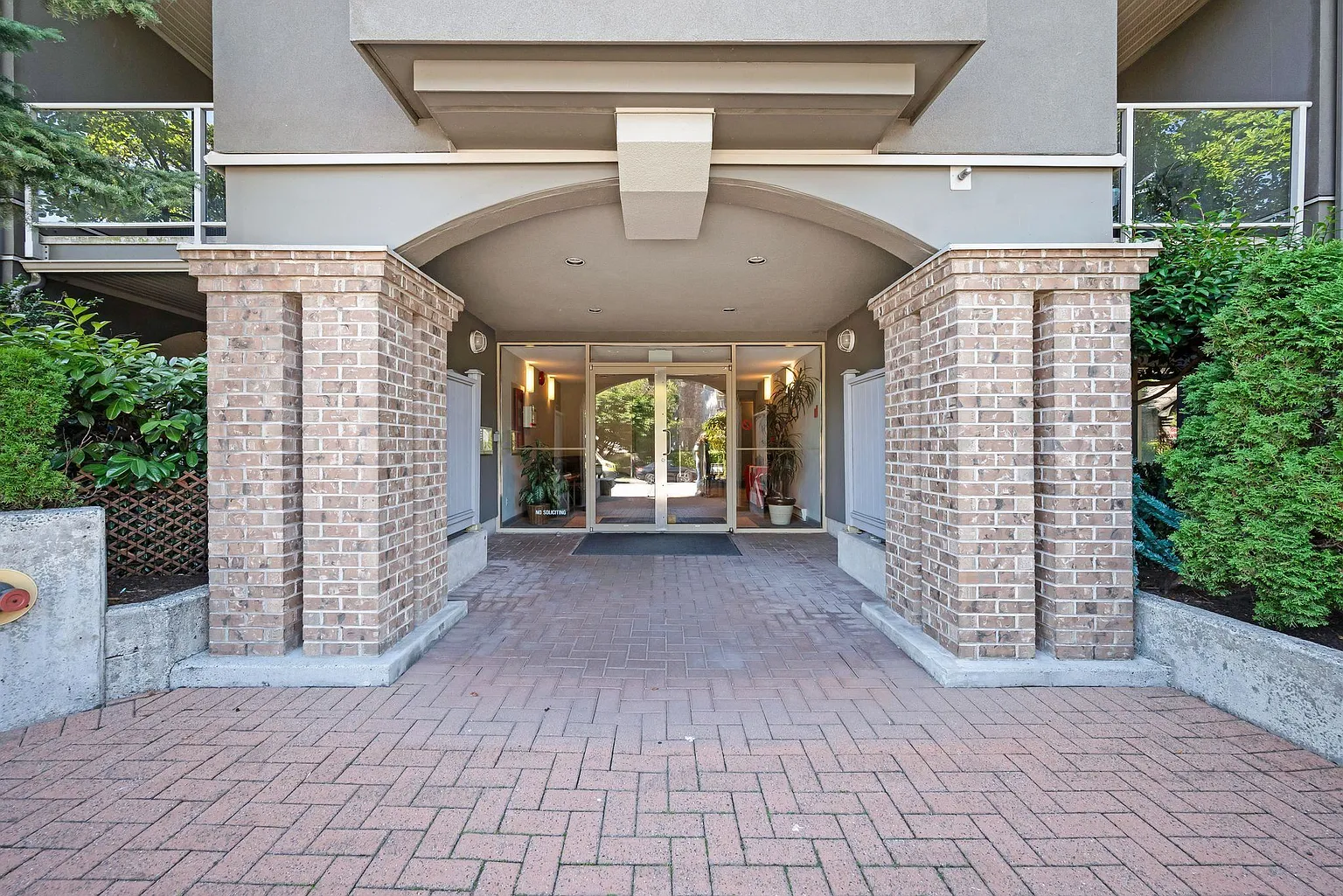 2360 Wilson Ave #301 photo 1