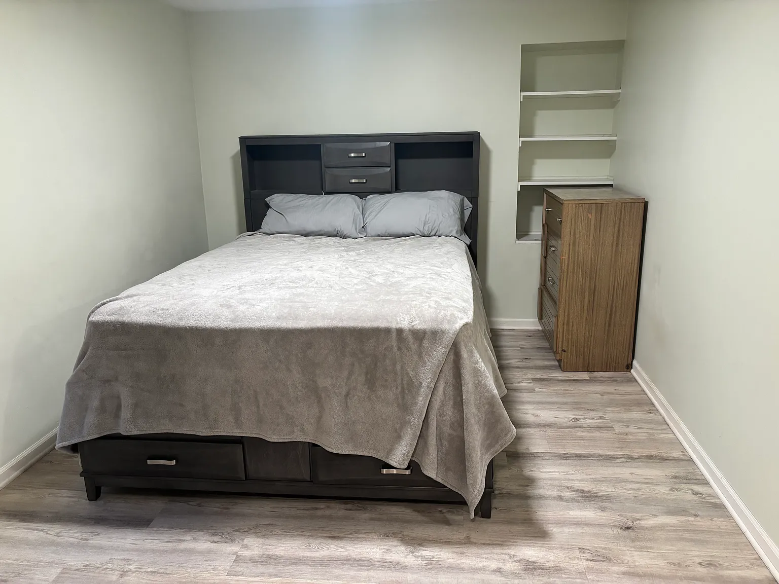 1 bed, 1.5 bath, 1000 sqft, $1,200 — Photo 2