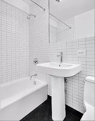 Rented by Manhattan Realty Group | media 14