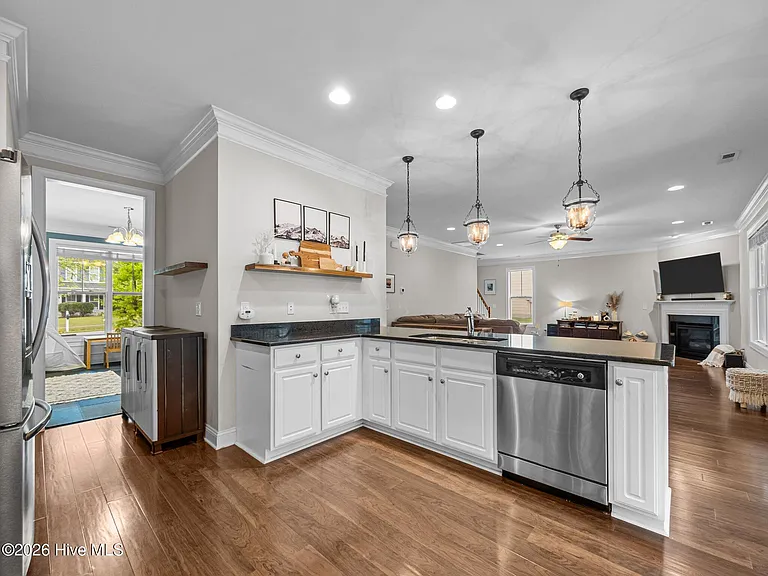 154 Cornel Ln — Photo 12