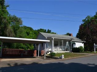 310 N 1st Ave, Mayodan, NC 27027