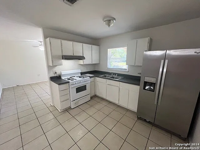7705 Marigold Trace St — Photo 5