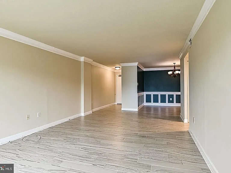 1300 Army Navy Dr #425 — Photo 14