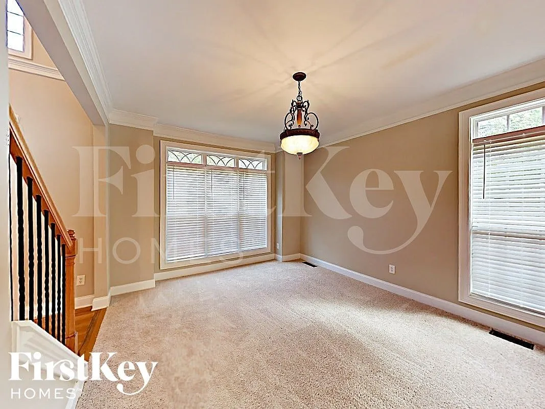 4 bed, 4.5 bath, 4220 sqft, $4,005 — Photo 2