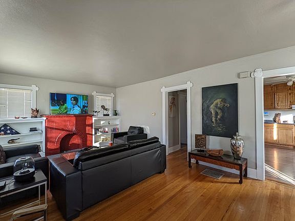 4th image of 2402 4th Ave