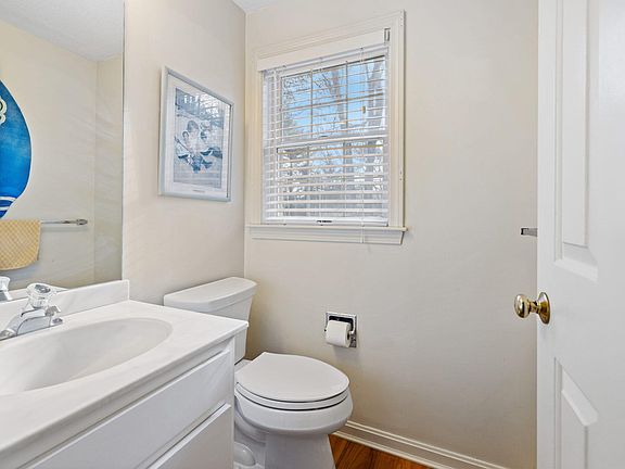 5th image of 105 Admiralty Hts