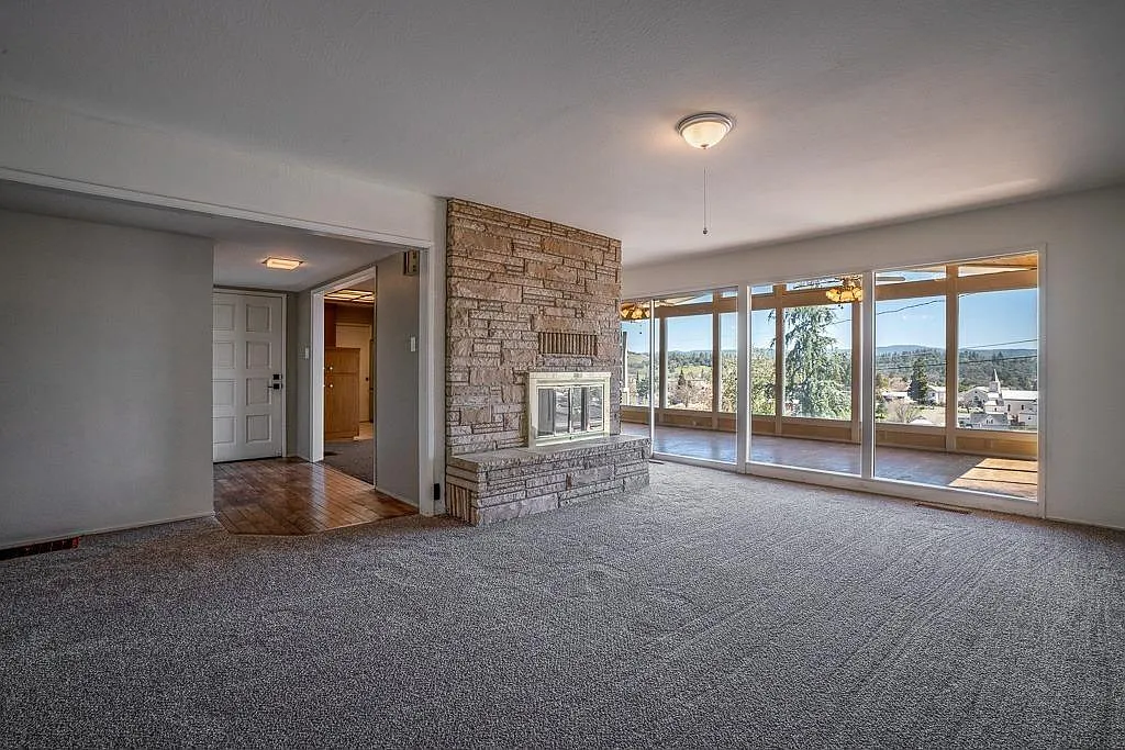 130 Circle Dr — Photo 1
