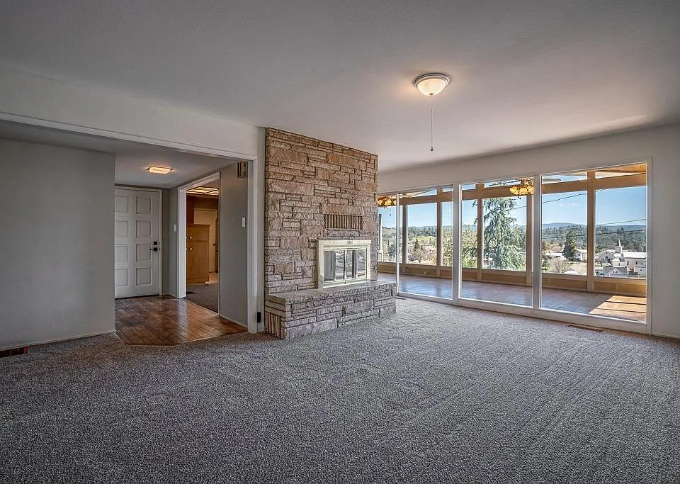 130 Circle Dr