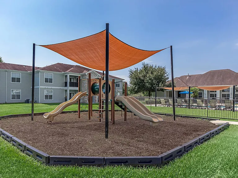 Pointe Royale Apartments — Photo 4
