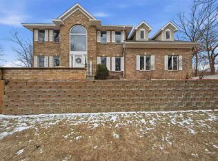 3256 Meadow Ridge Rd NE, Solon, IA 52333