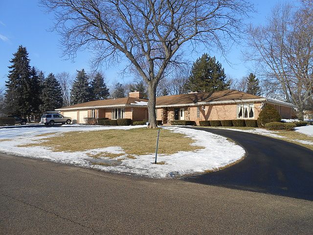 1st image of 230 Park Dr