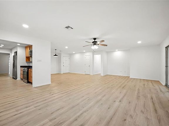 4th image of 311 Clearwood Dr