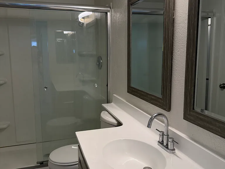 234 S Kenmore Ave #212 — Photo 5