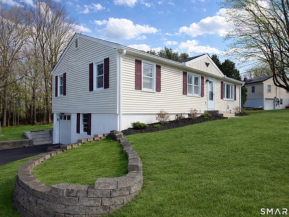 3rd image of 7 Bayberry Road