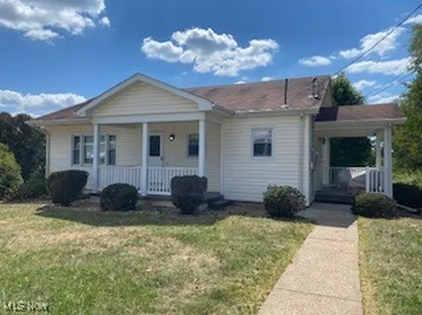 221 Pleasantview Dr, Weirton, WV 26062