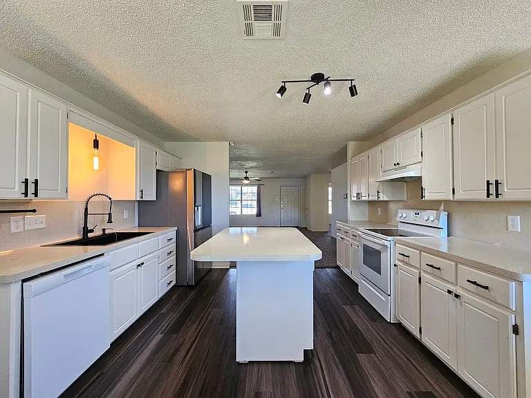 3011 Tom Lockett Dr — Photo 2