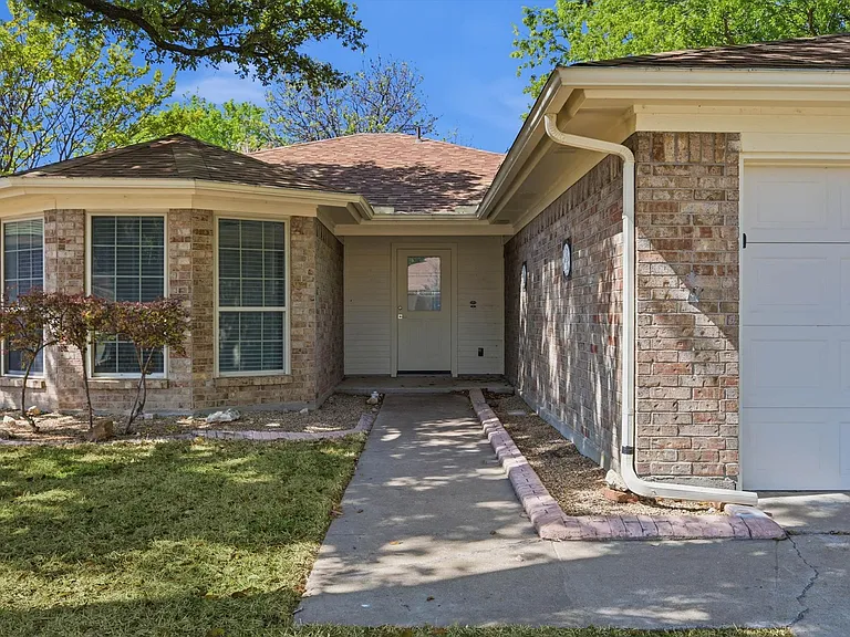 1140 W Hills Ter — Photo 3