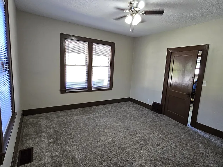 927 W High St #A — Photo 9