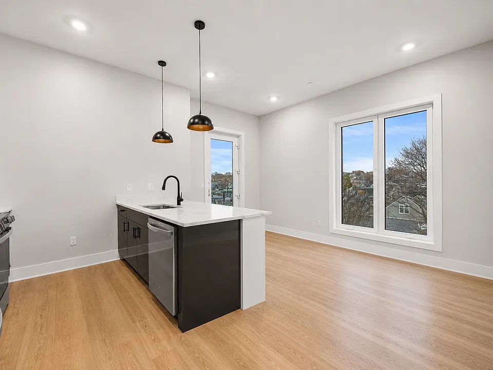 379 Somerville Ave #3
