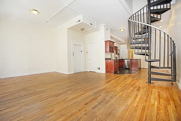 Rented by Yael Dunsky Real Estate | media 12