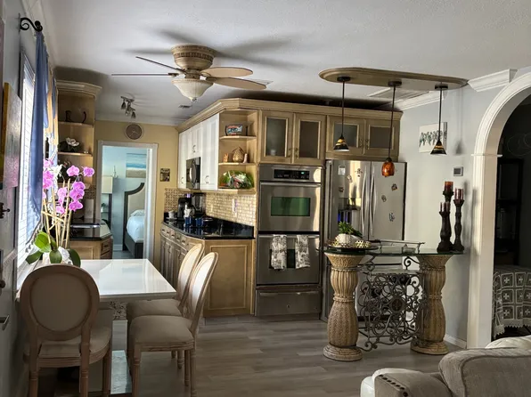 8 Bayou Ln #8, Palm Harbor, FL 34683
