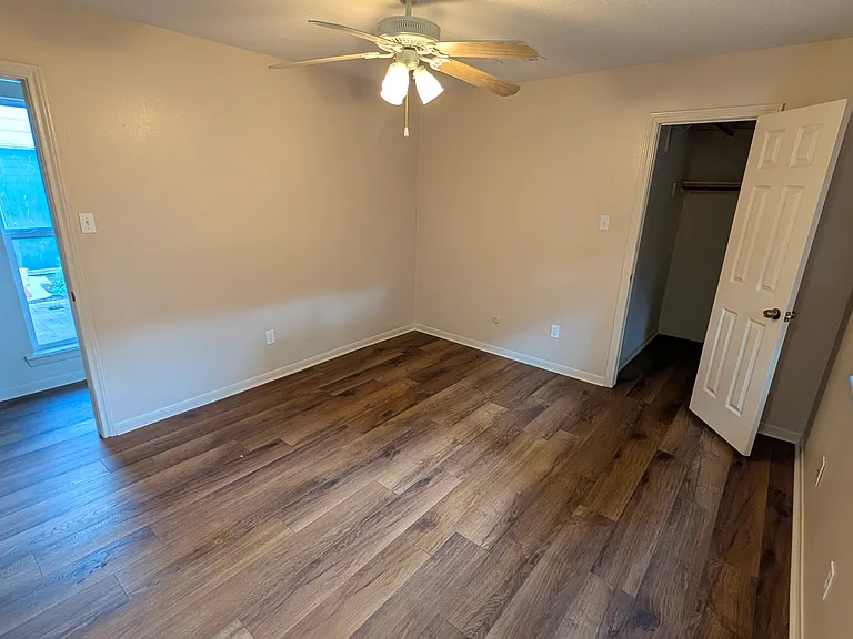 One more shot of the Middle Bedroom taken from the study nook! Or is it a crafting/sewing nook?
