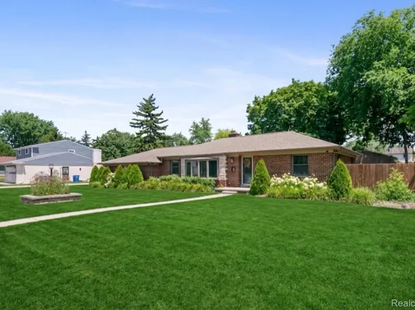 27200 Milton Ave, Warren, MI 48092