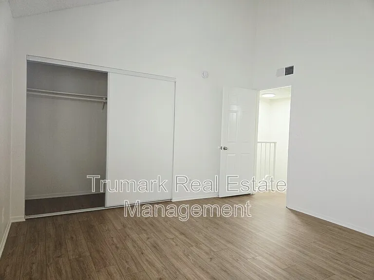 1122 E Elk Ave #123 — Photo 5
