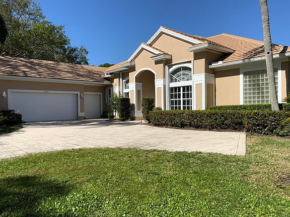 3rd image of 2281 SW Oakhill Way