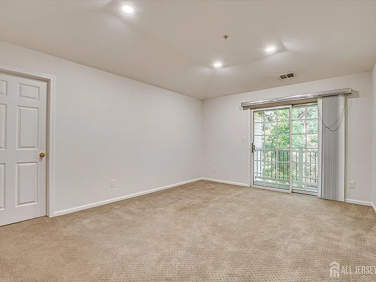 936 Waterford Dr — Photo 9