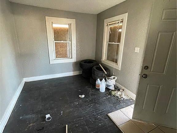 5th image of 3005 Jackson Ave