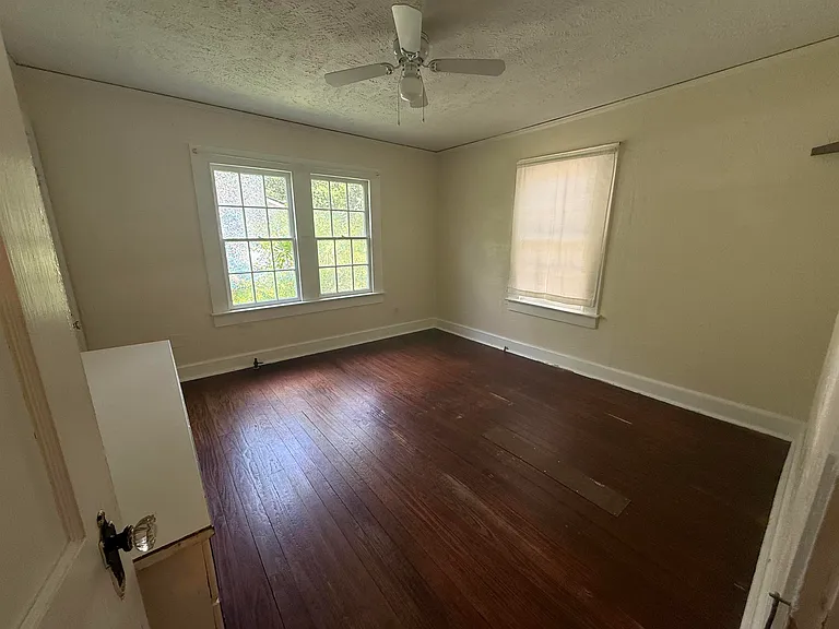 846 W Brevard St — Photo 2
