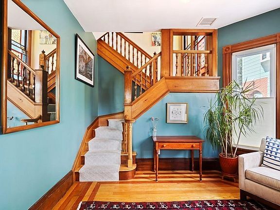 2nd image of 54 Dartmouth St #2