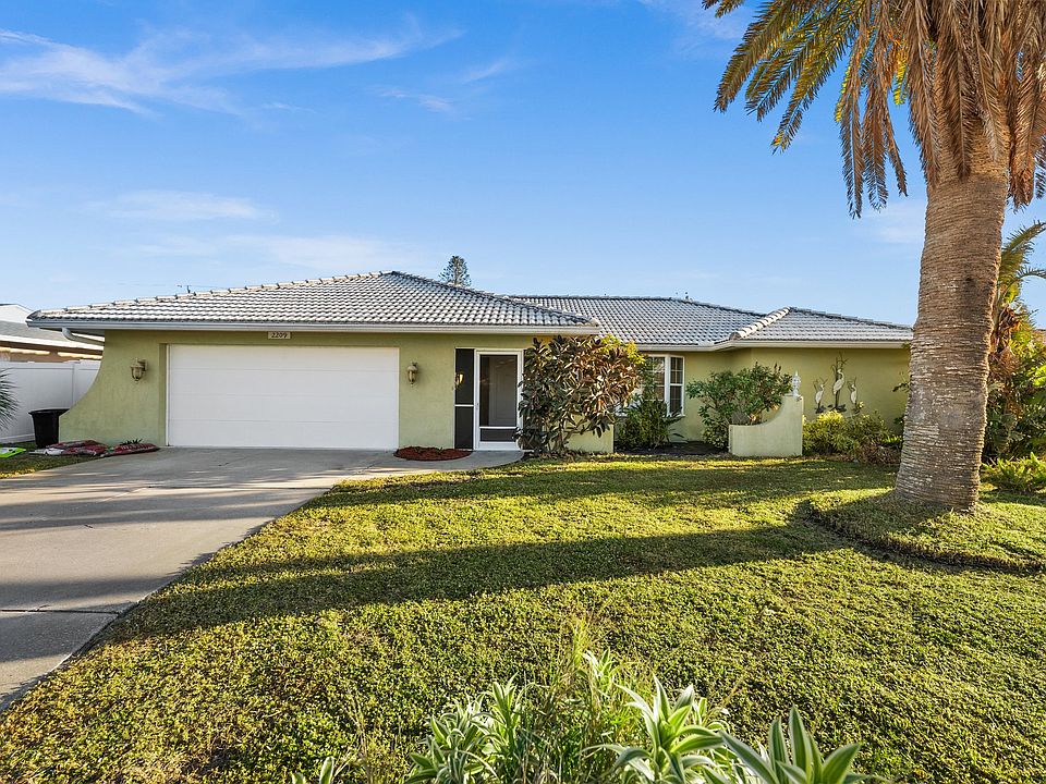1st image of 2209 Blackwood Dr