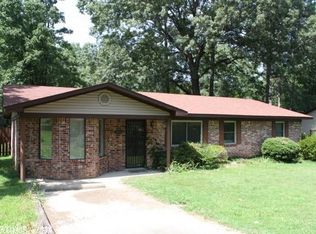 703 Meadowbrook Dr, Mena, AR 71953