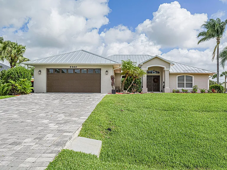 4460 12th Mnr SW — Photo 1
