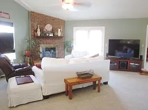 2068 Michelle Dr photo 1