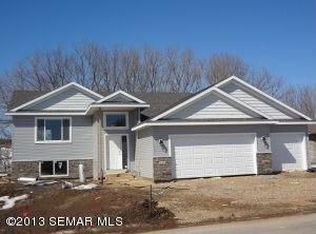 241 Golden Bear Ln, Zumbrota, MN 55992